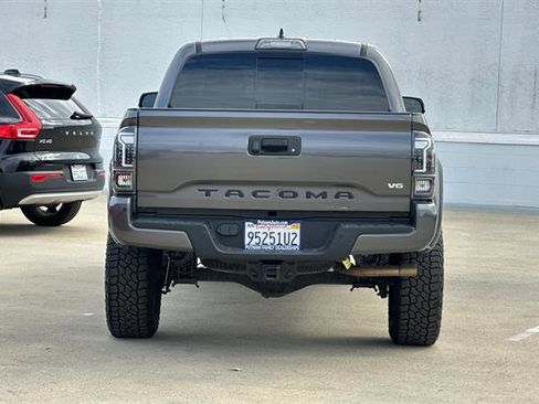 Used 2019 Toyota Tacoma TRD Sport image 4