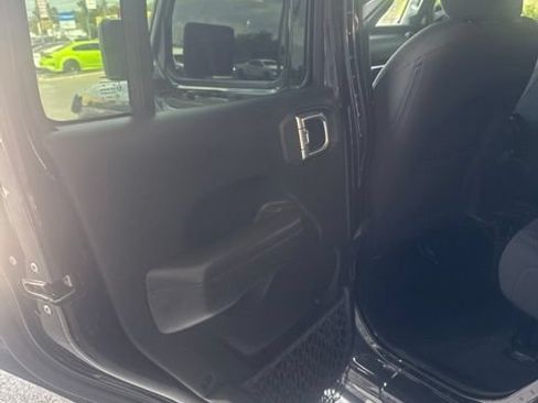 Used 2018 Jeep Wrangler Unlimited Sport S AWD/4WD image 4