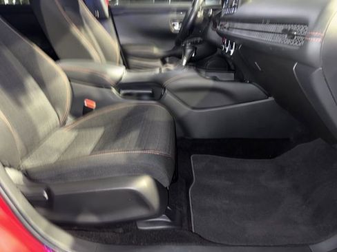 Used 2025 Honda HR-V Sport image 17
