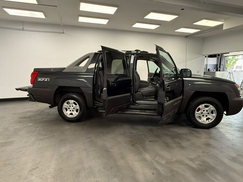Used 2003 Chevrolet Avalanche 4x4 w/ Suspension Package, Off-Road image 31