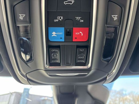 New 2026 Jeep Grand Cherokee Altitude image 15