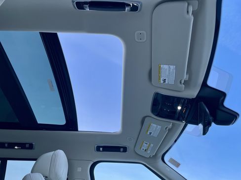 Used 2023 Land Rover Range Rover SE image 17