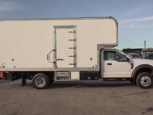 Used 2017 Ford F550 2WD Regular Cab Super Duty image 15