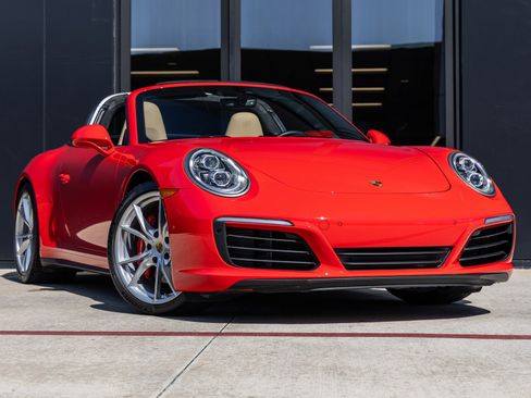 Certified 2019 Porsche 911 Targa 4S image 6
