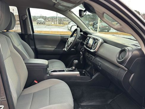 Used 2018 Toyota Tacoma SR5 image 10