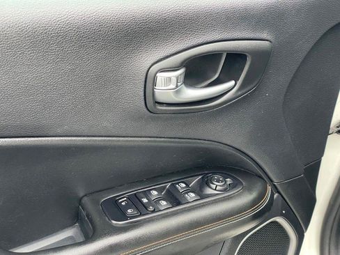 Used 2019 Jeep Compass Latitude w/ Popular Equipment Group AWD/4WD image 13