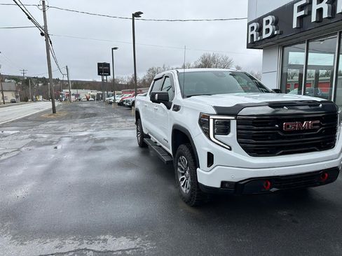 Certified 2023 GMC Sierra 1500 AT4 w/ AT4 Premium Package image 4