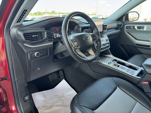 Used 2022 Ford Explorer XLT w/ Equipment Group 202A image 18