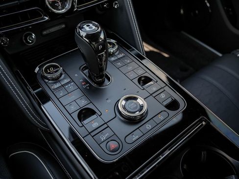 New 2025 Bentley Flying Spur Plug-In Hybrid AWD/4WD image 28