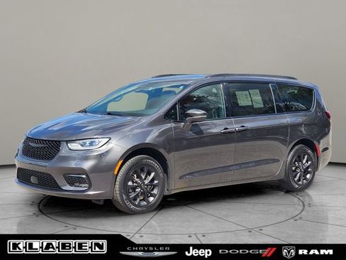 Certified 2021 Chrysler Pacifica Touring-L w/ S Appearance Package image 1