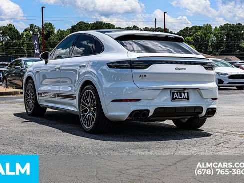 Used 2023 Porsche Cayenne Platinum Edition image 7