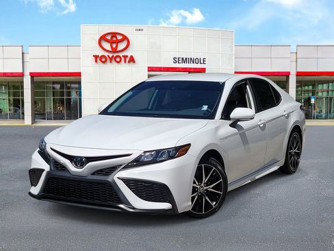 Used 2023 Toyota Camry SE image 1