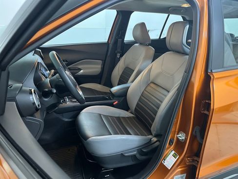 Used 2023 Nissan Kicks SR w/ SR Premium Package image 18