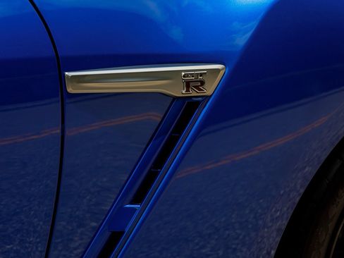 Used 2024 Nissan GT-R AWD/4WD image 19