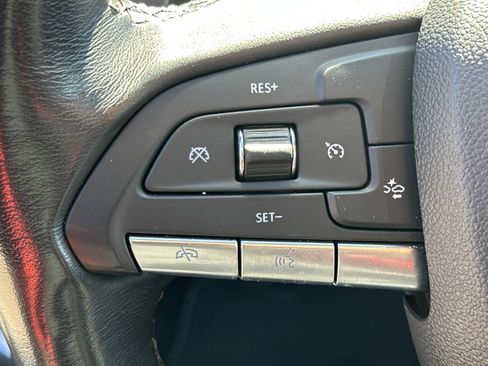 Used 2023 Cadillac XT4 Premium Luxury image 25