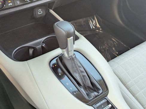 Certified 2025 Honda HR-V LX image 27