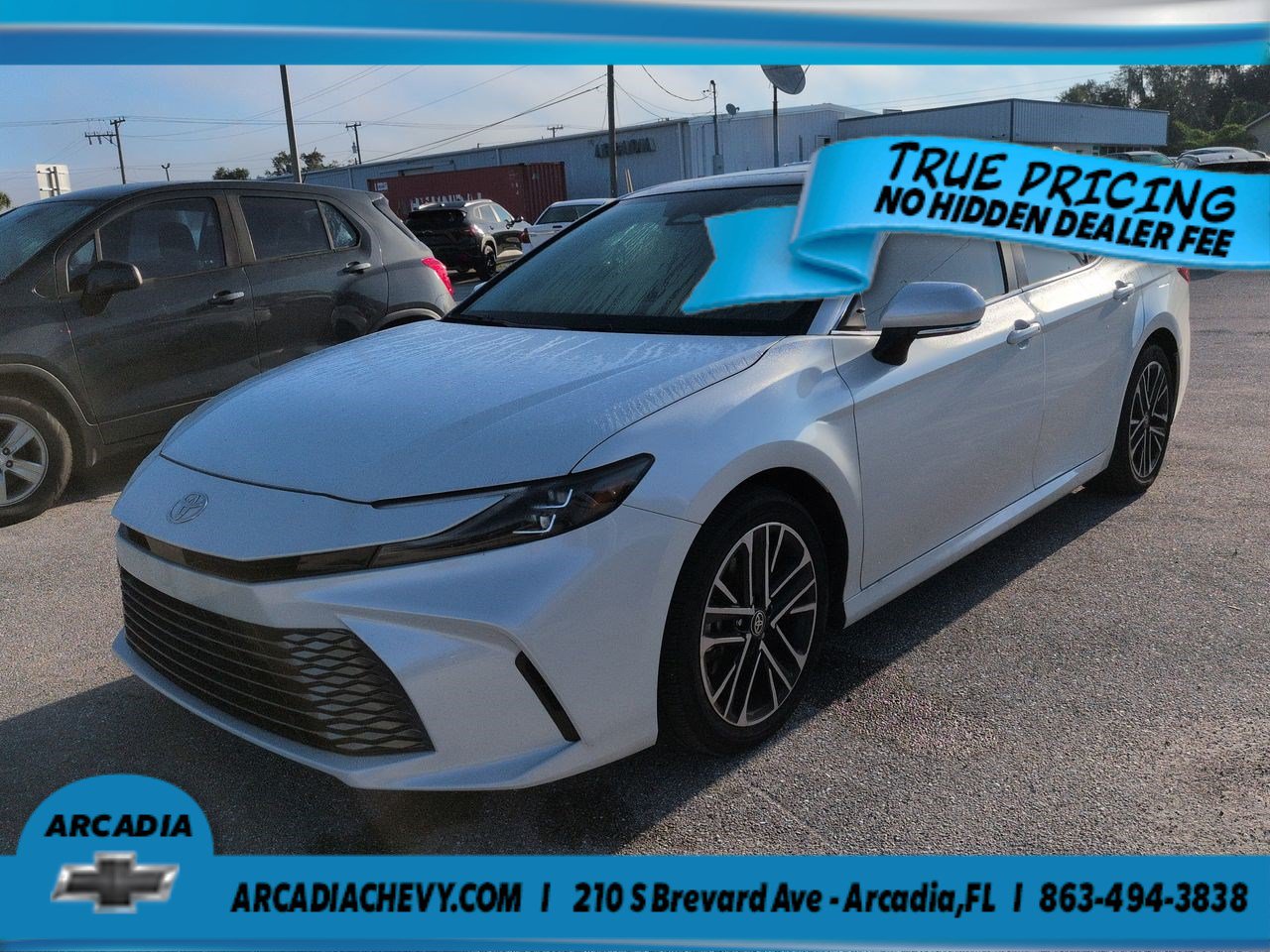 Used 2025 Toyota Camry XLE FWD image 6
