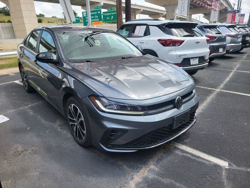 Used 2025 Volkswagen Jetta Sport FWD image 2