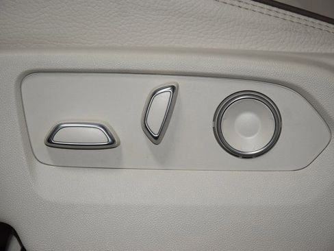 Used 2024 GMC Yukon XL Denali image 42