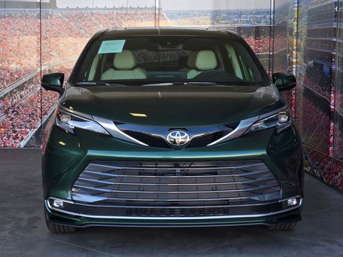 Certified 2026 Toyota Sienna Platinum AWD/4WD image 3