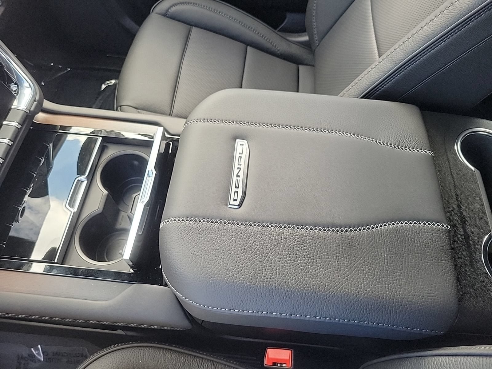 New 2026 GMC Yukon Denali w/ Sun & Power Step Package RWD image 19