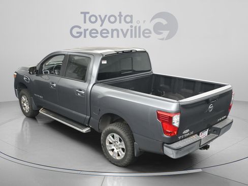 Used 2017 Nissan Titan SV AWD/4WD image 10