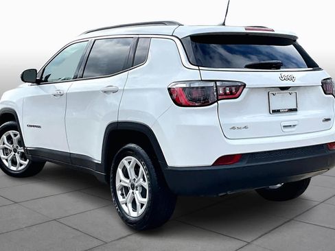 Used 2025 Jeep Compass Latitude image 12