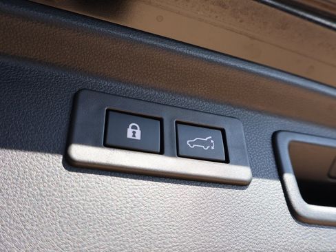 Used 2023 Subaru Forester Premium image 17