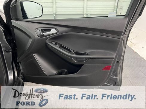 Used 2017 Ford Focus SE image 31