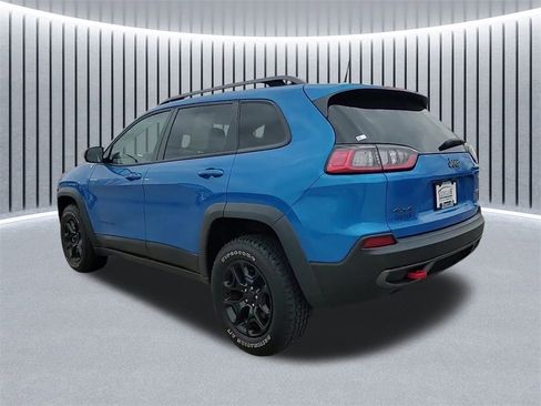 Used 2021 Jeep Cherokee Trailhawk image 5
