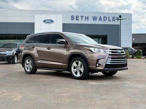 Used 2019 Toyota Highlander Limited FWD image 1