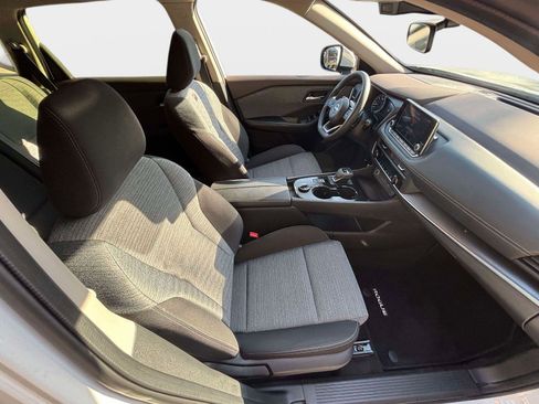 Used 2023 Nissan Rogue SV image 25