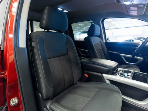 Used 2018 Nissan Titan SV w/ SV Convenience Package image 15