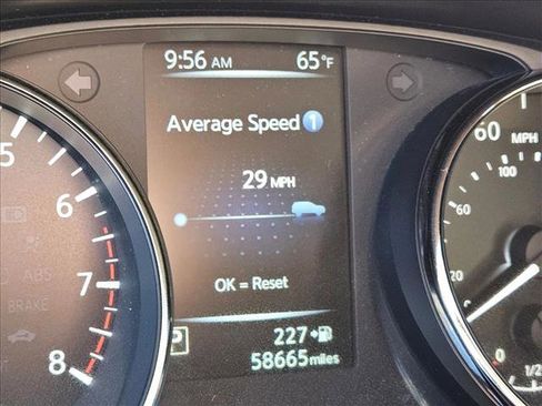 Used 2017 Nissan Rogue SV w/ SV Premium Package image 10