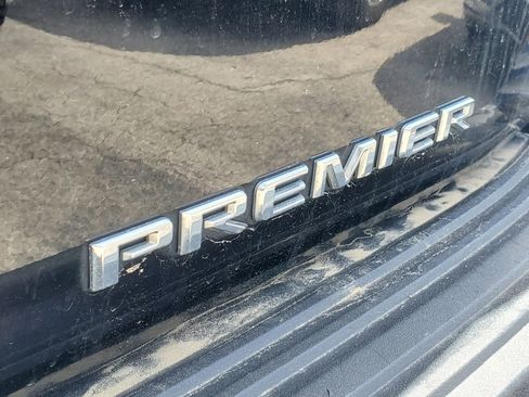 Used 2024 Chevrolet Suburban Premier image 6