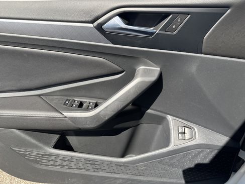 Certified 2023 Volkswagen Jetta SE FWD image 9