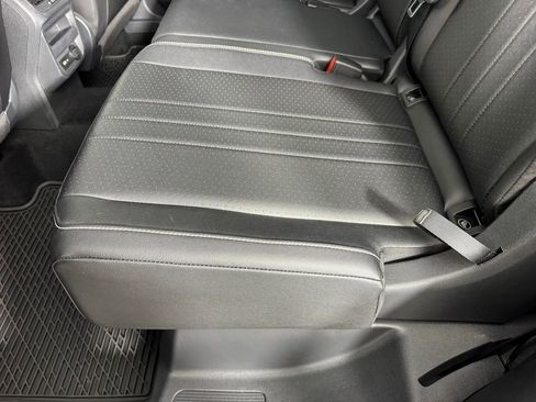 Used 2023 Volkswagen Tiguan SE R-Line FWD image 34