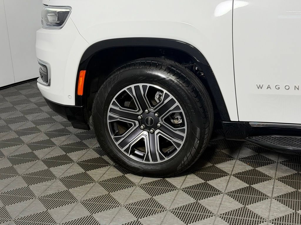 Used 2025 Jeep Wagoneer 4WD image 12