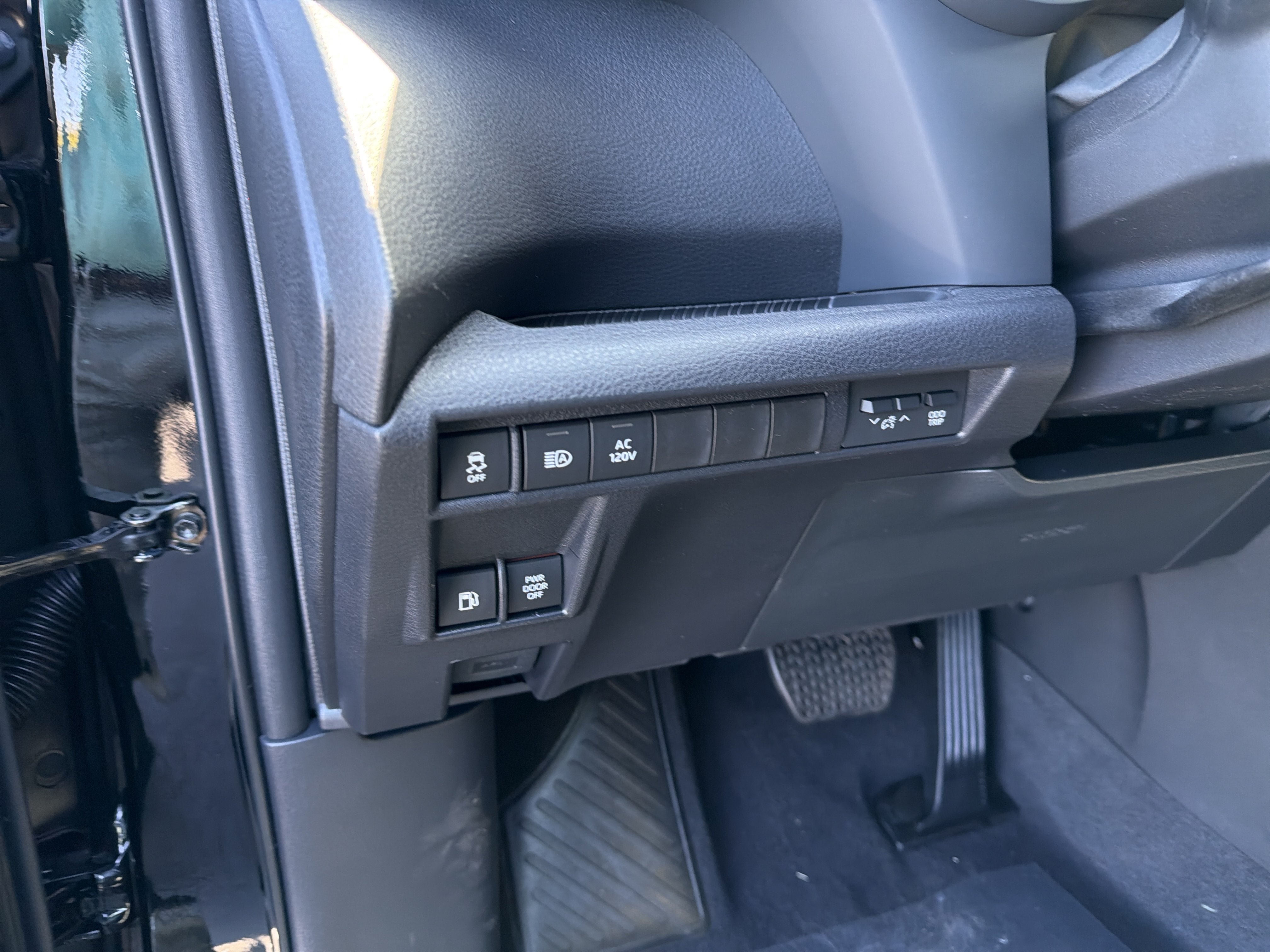 New 2026 Toyota Sienna XLE Woodland Edition AWD/4WD image 9