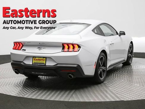 Used 2025 Ford Mustang Coupe RWD image 5
