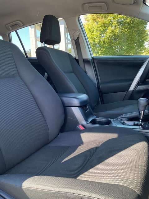 Used 2018 Toyota RAV4 LE AWD/4WD image 17