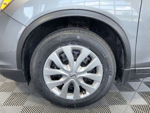 Used 2020 Nissan Rogue S FWD image 12