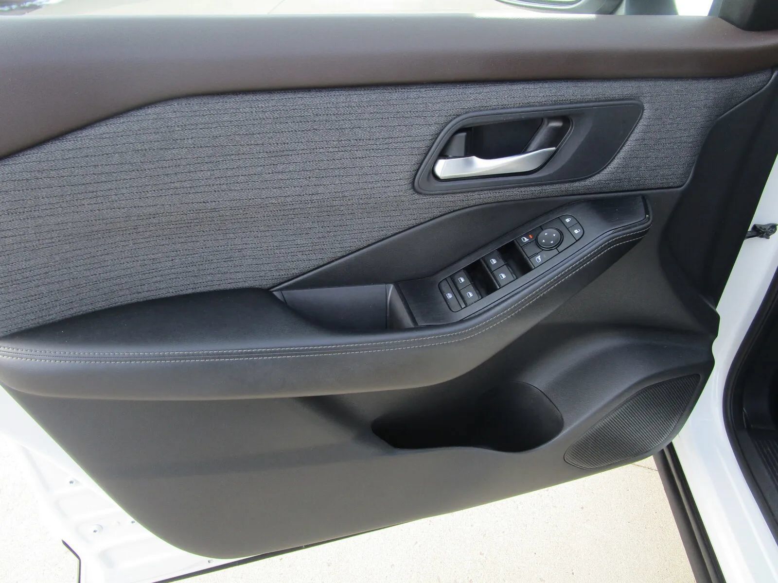 Used 2022 Nissan Rogue SV AWD/4WD image 13