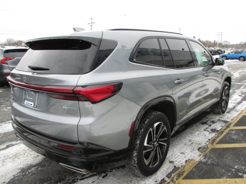 Used 2025 Buick Enclave Sport Touring image 6