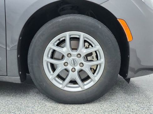 Used 2023 Chrysler Voyager LX image 36