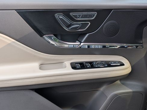 Used 2023 Lincoln Corsair Reserve FWD image 15