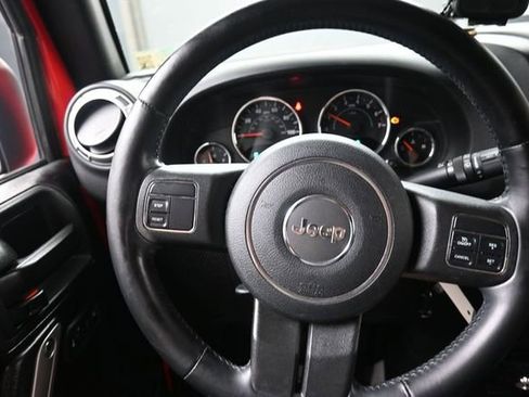 Used 2015 Jeep Wrangler Unlimited Sahara AWD/4WD image 8