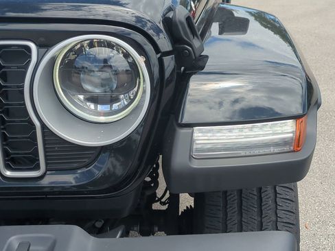 Used 2025 Jeep Wrangler Unlimited Sahara w/ Safety Group AWD/4WD image 11