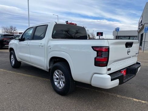 Certified 2024 Nissan Frontier SV image 3