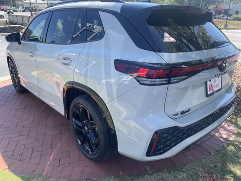 New 2026 Volkswagen Tiguan SE R-Line FWD image 6